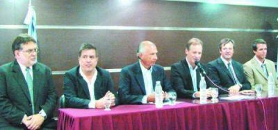 El Instituto de la Vivienda entreg� 30 casas a empleados de comercio de Concordia