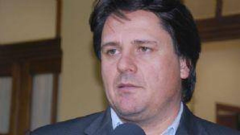 Docentes: Adelantaron la cuota de abril para enero y un bono de $1.000