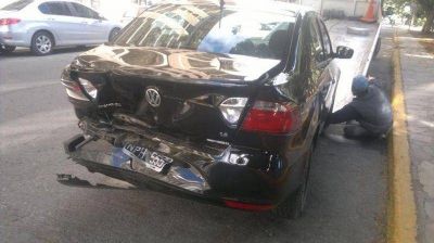 Buscan a los responsables de destruir un VW Voyage cero kil�metro