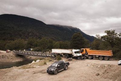 Choque frontal entre dos camiones en la ruta Siete Lagos