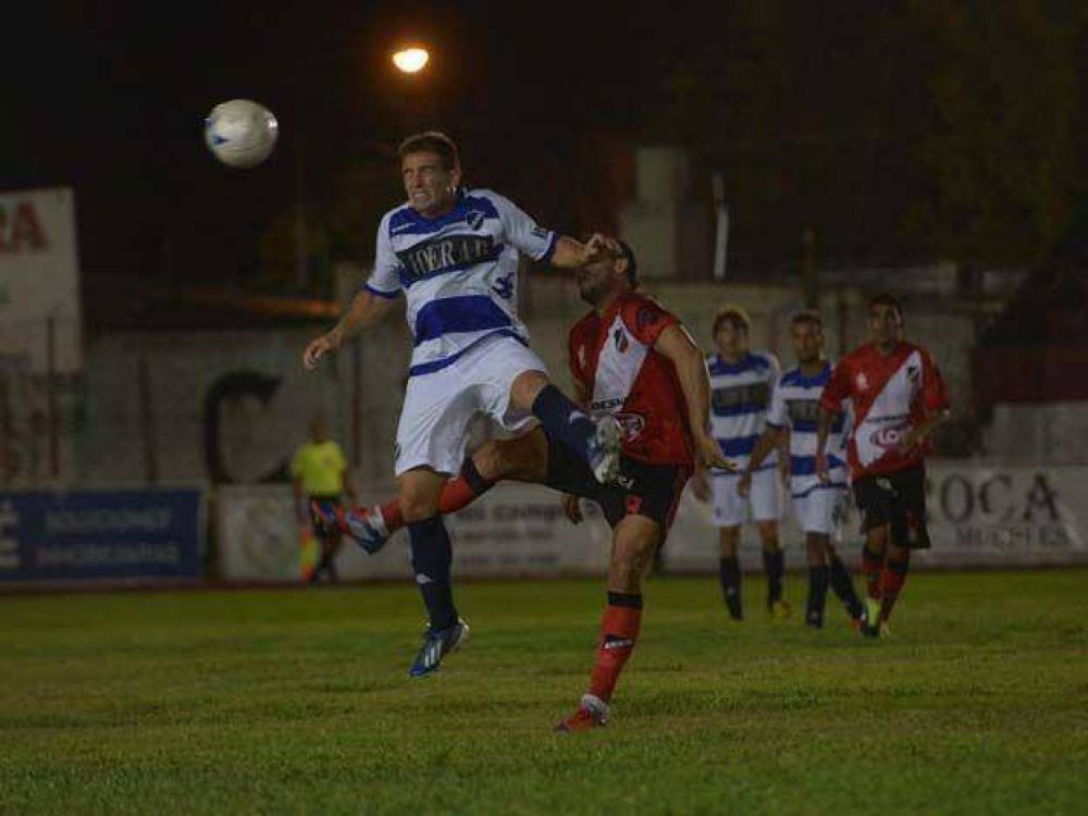 Alvarado obtuvo un punto afuera pero sigue sin hacer goles
