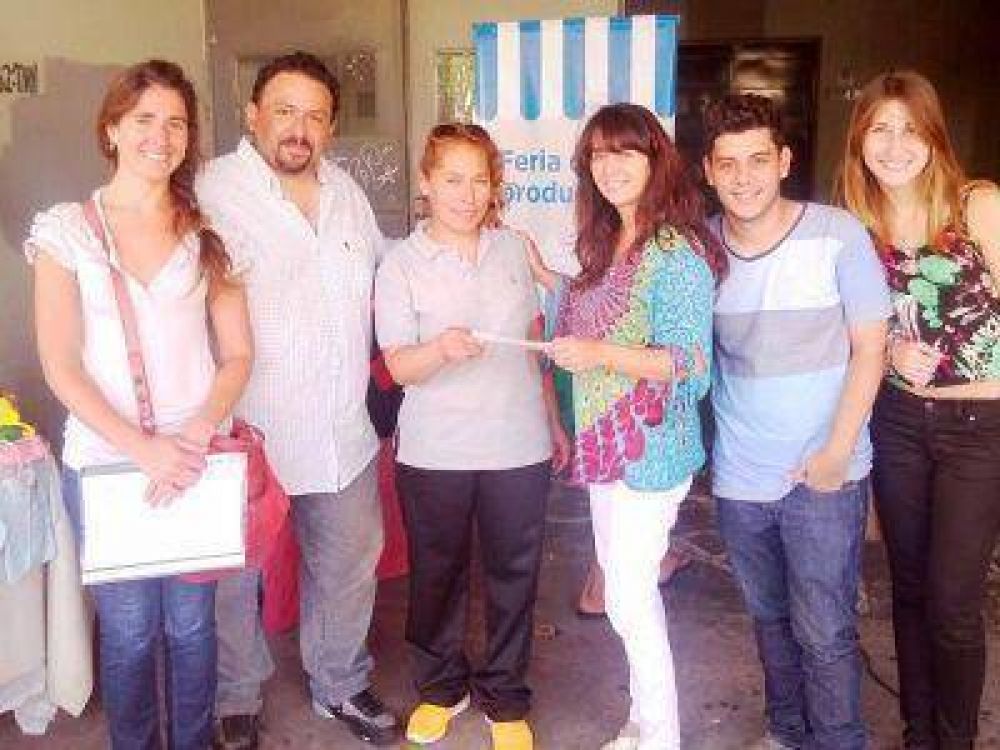 SE ENTREGARON MICROCR�DITOS A EMPRENDEDORAS LOCALES