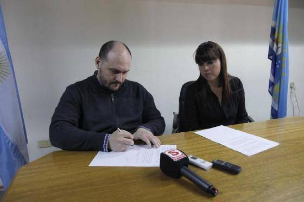 Firman convenio para mejorar tareas de Funci�n P�blica