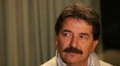 Alperovich tiene un diputado mudo