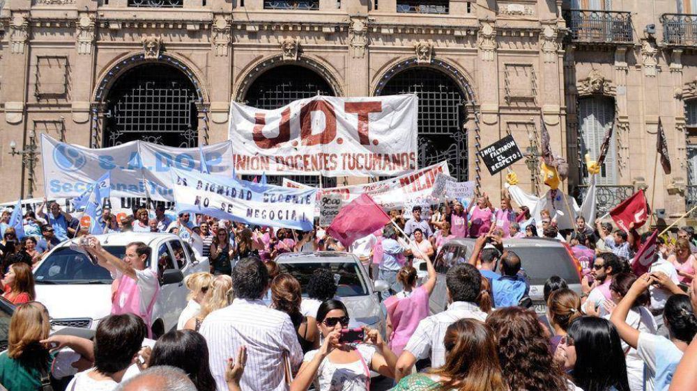 Docentes van por un sueldo m�nimo de $ 6.000