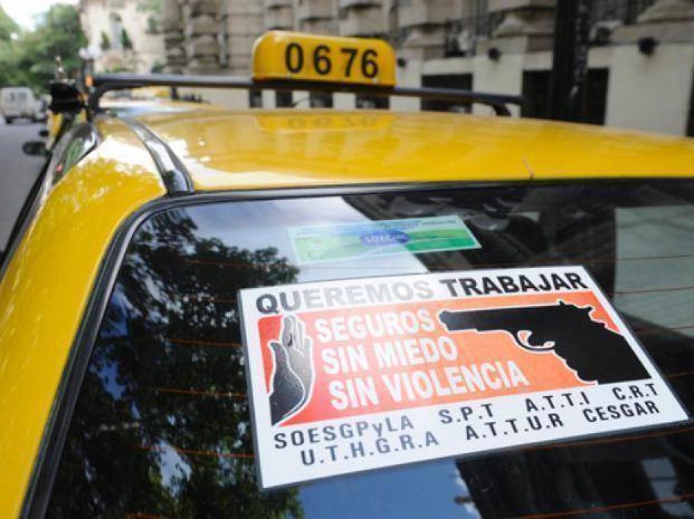El municipio nunca reglament� una norma clave de seguridad para taxis, que siguen de paro hasta las 10