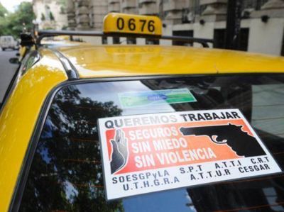 El municipio nunca reglament� una norma clave de seguridad para taxis, que siguen de paro hasta las 10