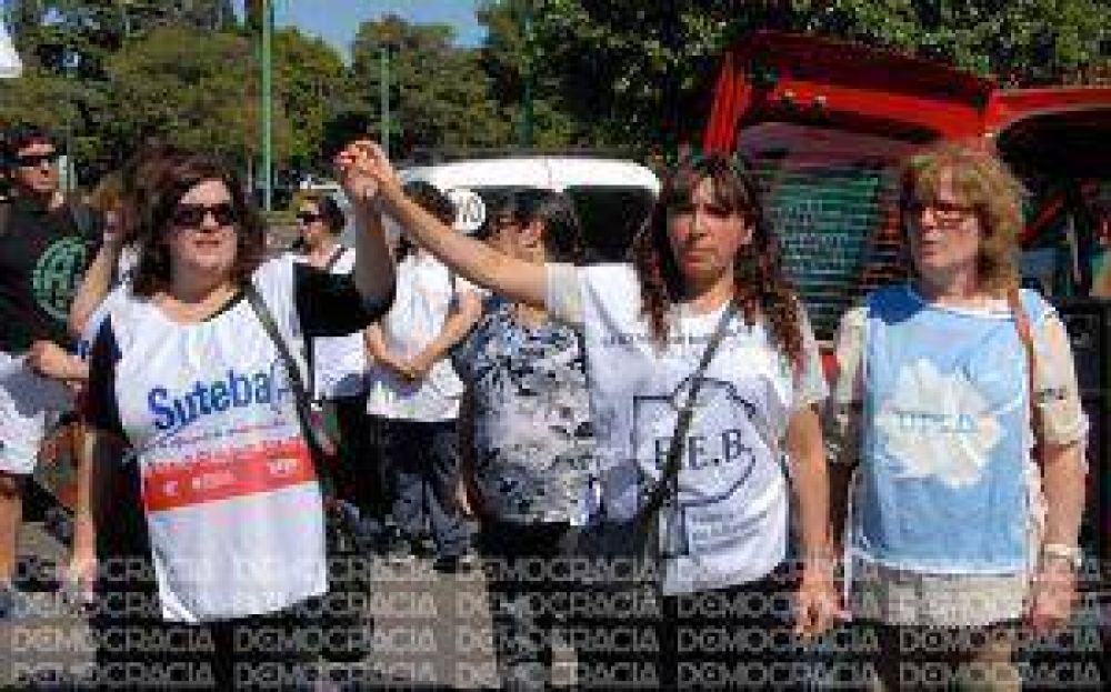 Los docentes realizan otros dos d�as de paro por las negociaciones salariales