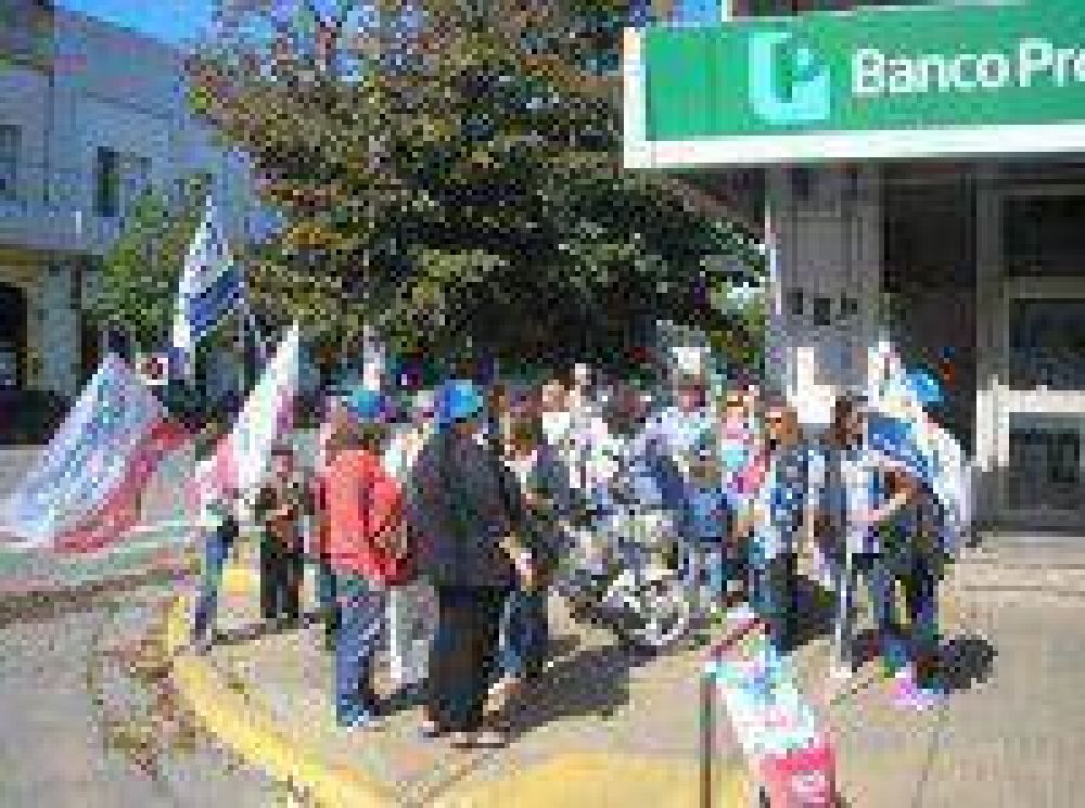 Docentes salieron a la calle a informar a la ciudadan�a