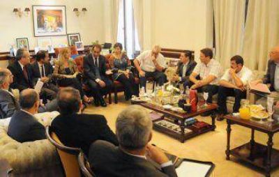 Scioli sigue con el operativo contenci�n