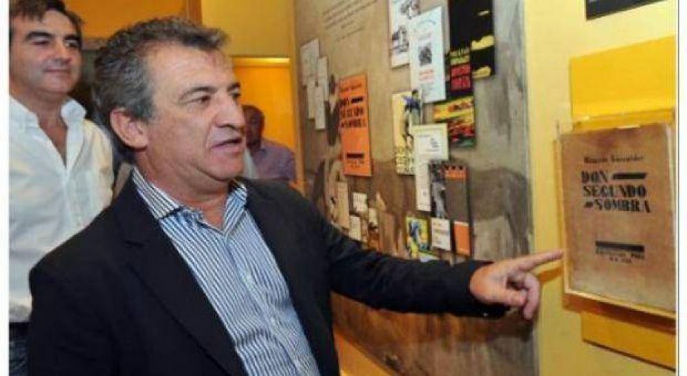 Urribarri desembarc� en la Provincia, marcando diferencias con Scioli y con cr�ticas a Massa