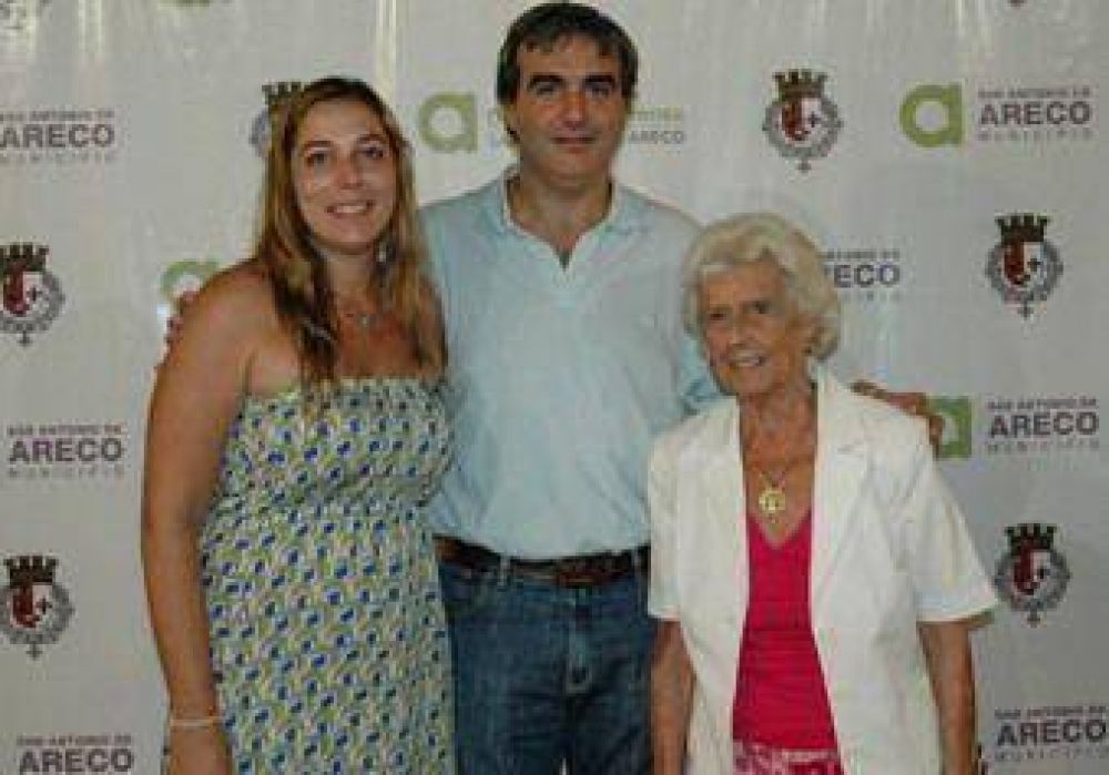 El municipio distingui� a mujeres arequeras 