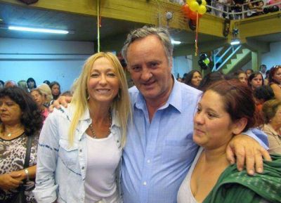 De la Torre destac� �a las mujeres como el principal valor de la familia�