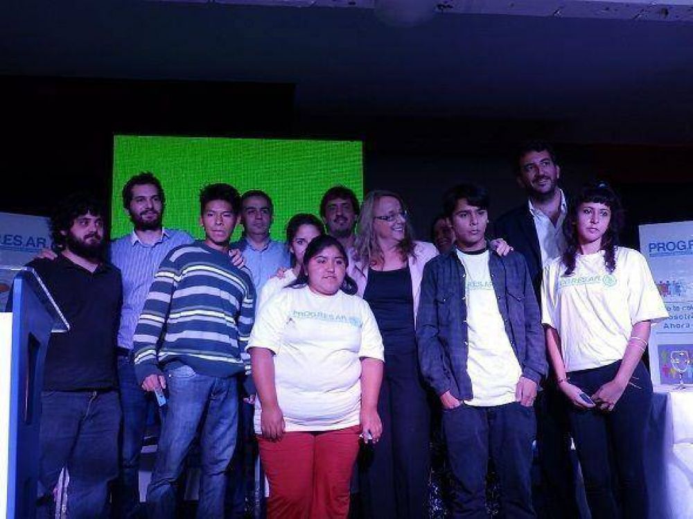 Alicia Kirchner entreg� tarjetas del programa PROGRESAR en Tigre