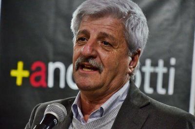 Andreotti: �A veces el Gobernador act�a como el pastorcito del cuento, nos dice una cosa y pasa otra�