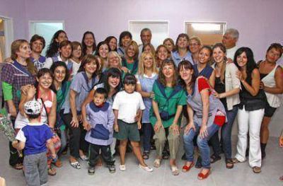 Ferraresi inaugur� obras en jardines de infantes de Villa Corina y Pi�eiro