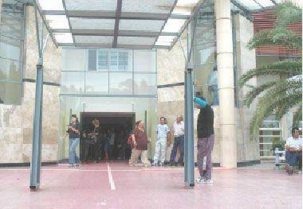 Rechazan grave denuncia en el hospital Vera Barros