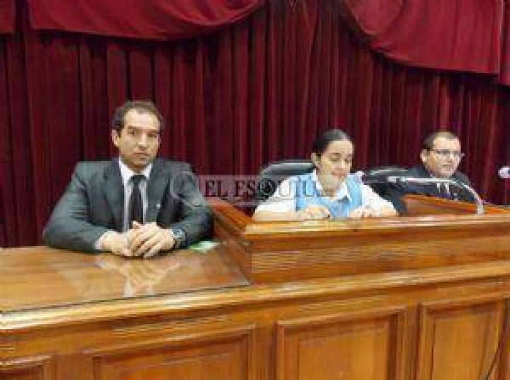 Herrera busca una salida pol�tica al conflicto con los exfuncionarios