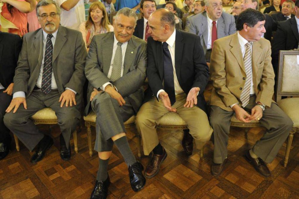 El PE hace n�meros para mejorar la oferta a los docentes