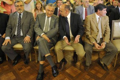 El PE hace n�meros para mejorar la oferta a los docentes