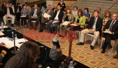Diputados tratan iniciativas enviadas por el Ejecutivo