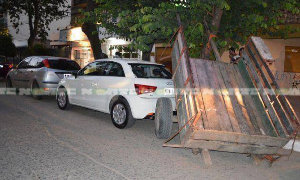 Caballo desbocado: un carro caus� da�os a tres autom�viles
