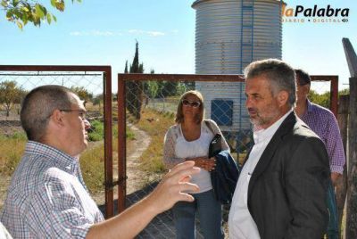 Curetti recorri� la escuela Spegazzini y comprometi� ayuda para mejorar la producci�n