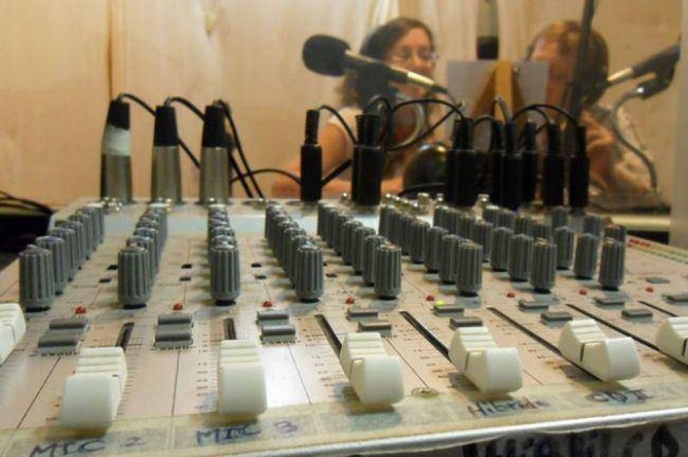 P�rez Cotten: "La carrera est� adaptada a los principios de la nueva radiofon�a"