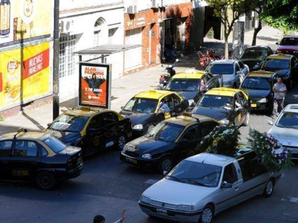 Con la promesa de nuevas medidas de seguridad, se normaliz� el servicio de taxis