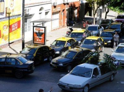 Con la promesa de nuevas medidas de seguridad, se normaliz� el servicio de taxis