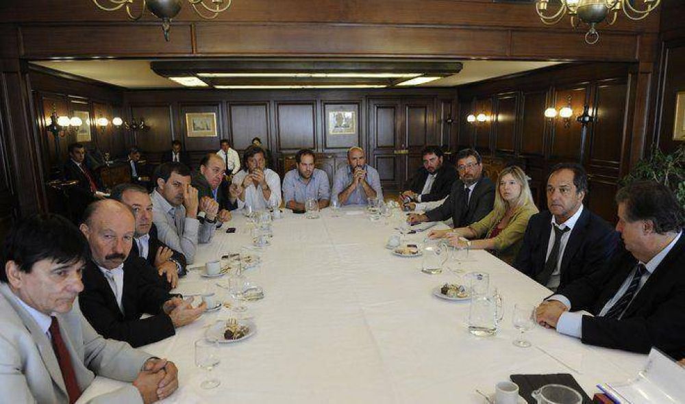 El intendente Inza particip� de la reuni�n de Scioli con intendentes de la S�ptima y Quinta Secci�n