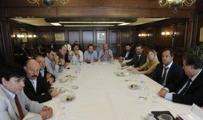 El intendente Inza particip� de la reuni�n de Scioli con intendentes de la S�ptima y Quinta Secci�n