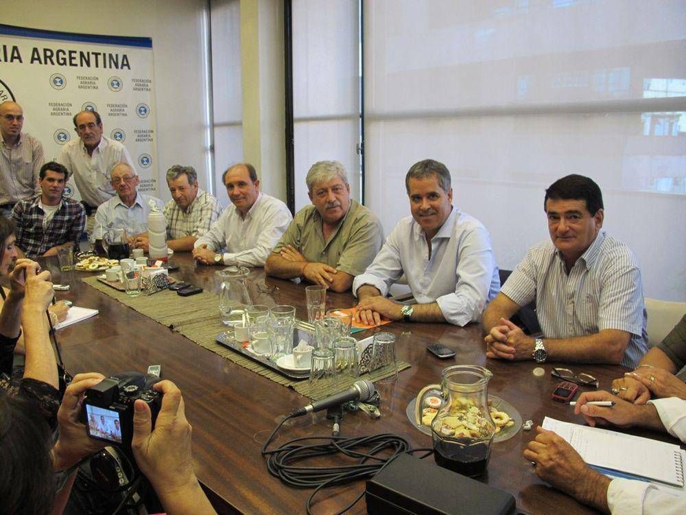 A 6 a�os del anuncio de la 125 y v�a �Topo� Rodriguez, Scioli estrecha lazos con el campo