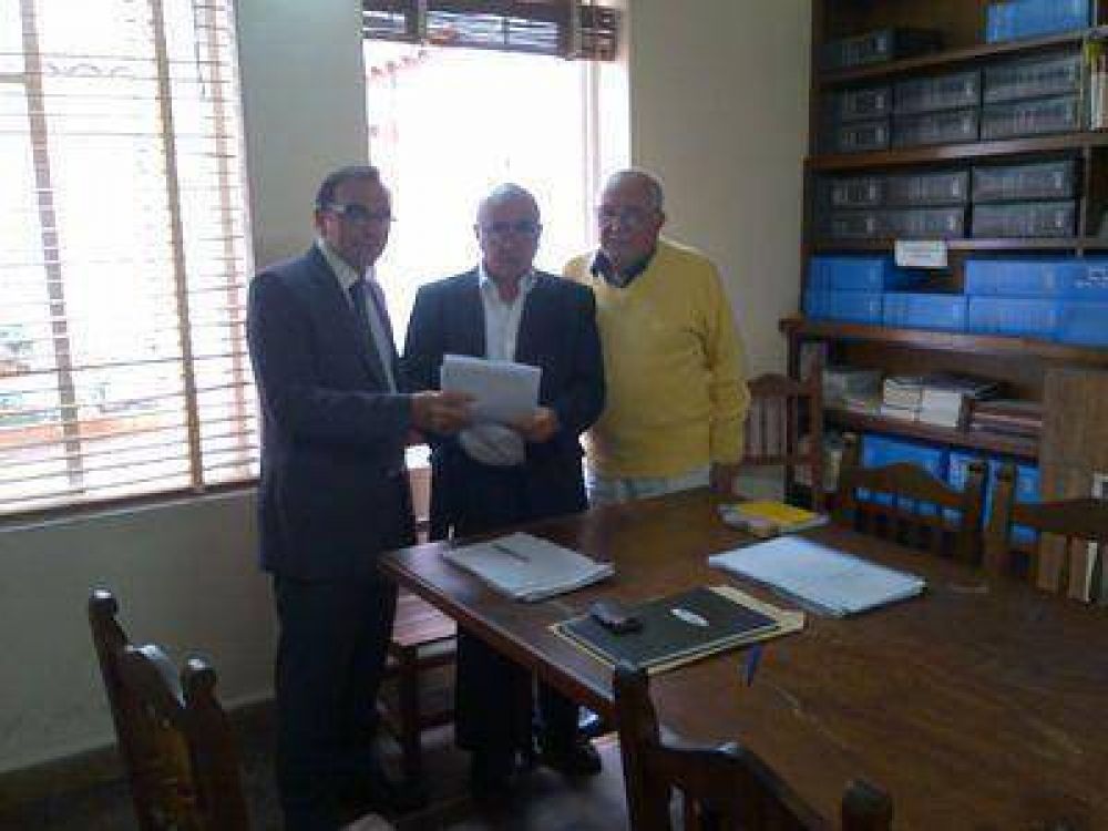 La Cooperativa de Cr�dito entreg� la documentaci�n para su habilitaci�n