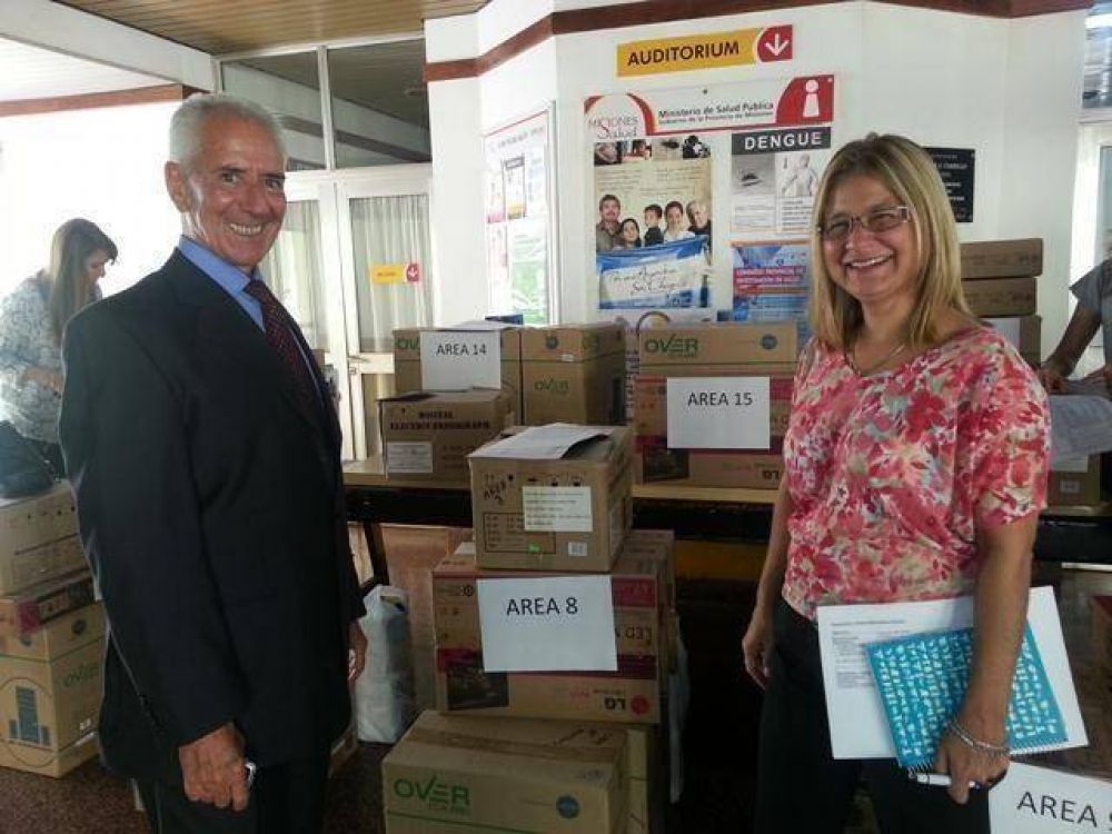 Entregaron equipamientos inform�tico para las �reas program�tica de las Zonas Centro y Norte Paran� de Salud