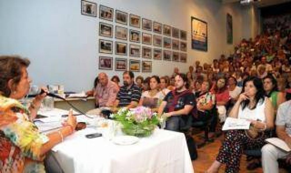 Paro Docente: La FEB se re�ne en Luj�n para evaluar medidas