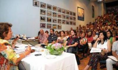 Paro Docente: La FEB se re�ne en Luj�n para evaluar medidas