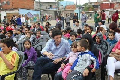 Los vecinos del barrio La Cava de San Isidro disfrutaron de una obra de t�teres