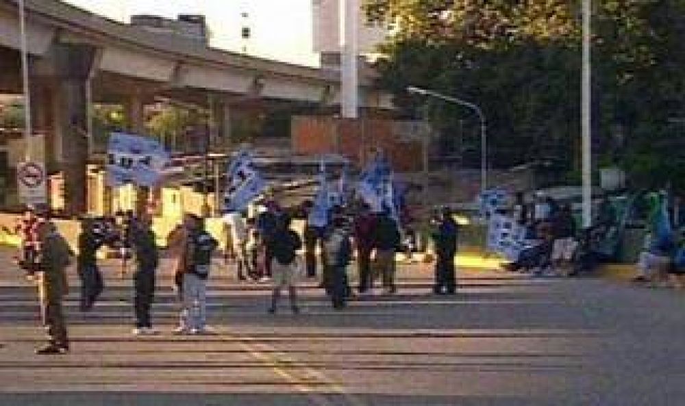 Portuarios levantaron el corte en Puente Avellaneda