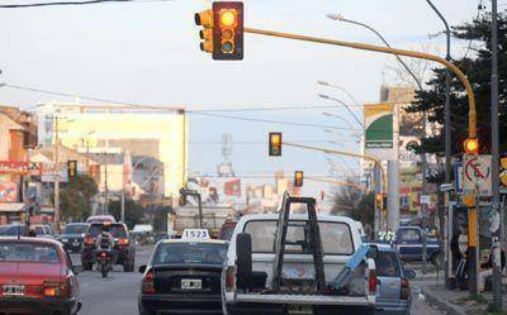 Se registran inconvenientes en la red de sem�foros local