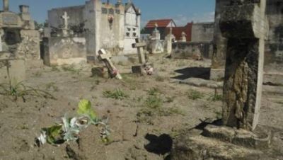 Profanaron 13 tumbas en el Cementerio de Miraflores