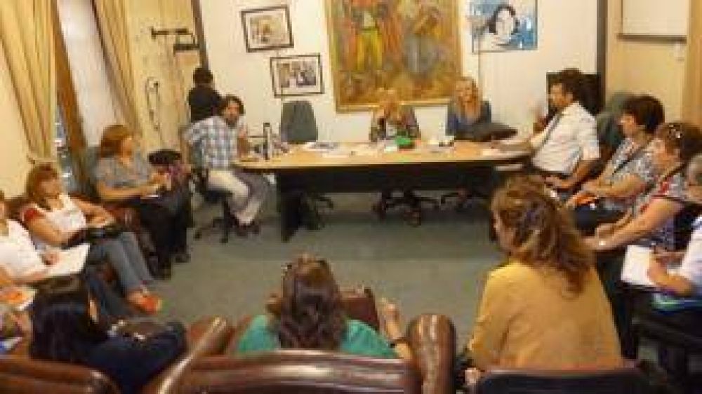 El Ministro de Educaci�n se reuni� con directores de escuelas