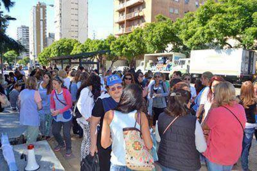 Referentes de la FEB realizaron una asamblea p�blica para analizar la oferta salarial a la que calificaron de �tramposa�