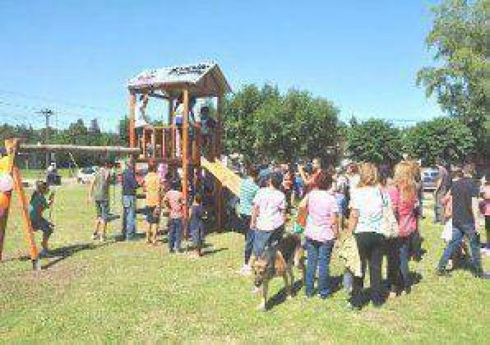 Inauguran juegos construidos por j�venes juninenses