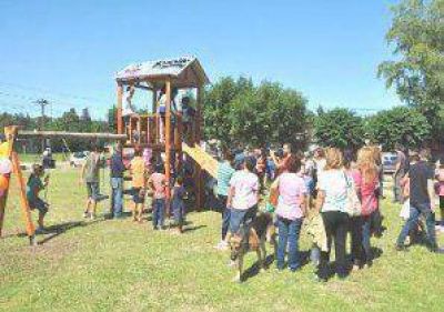 Inauguran juegos construidos por j�venes juninenses