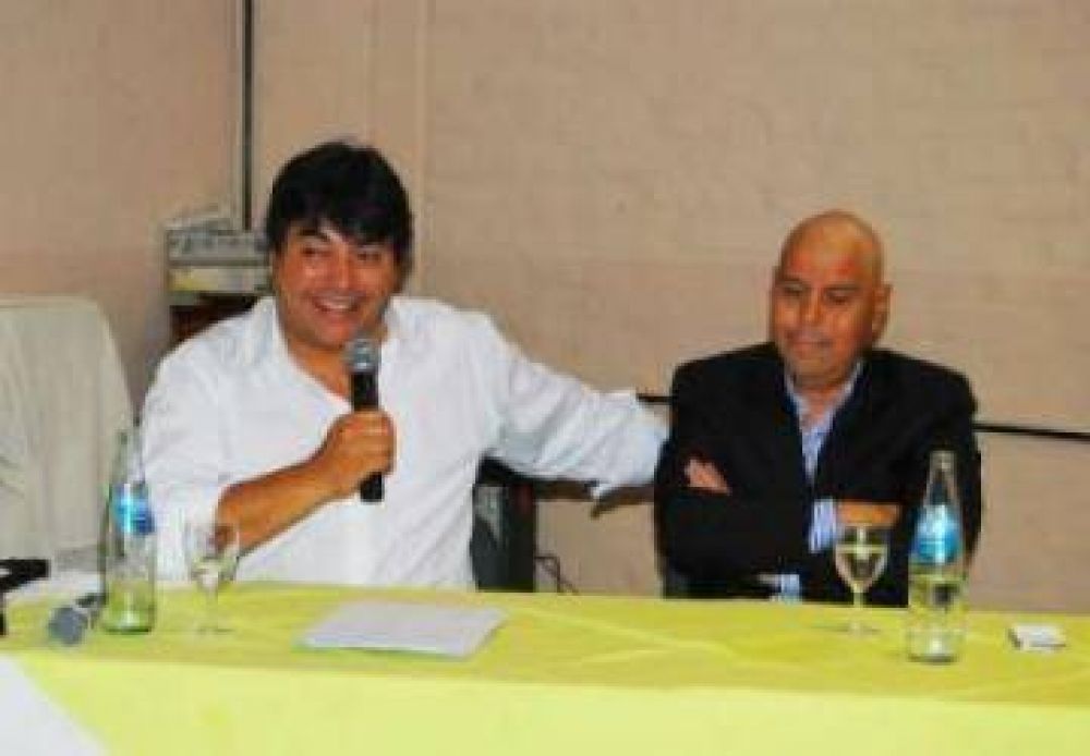 Arroyo y Peralta en encuentro con intendentes y referentes sociales del Alto Valle Este y Centro