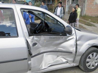 Remisero con golpes tras violento choque cerca del Cementerio