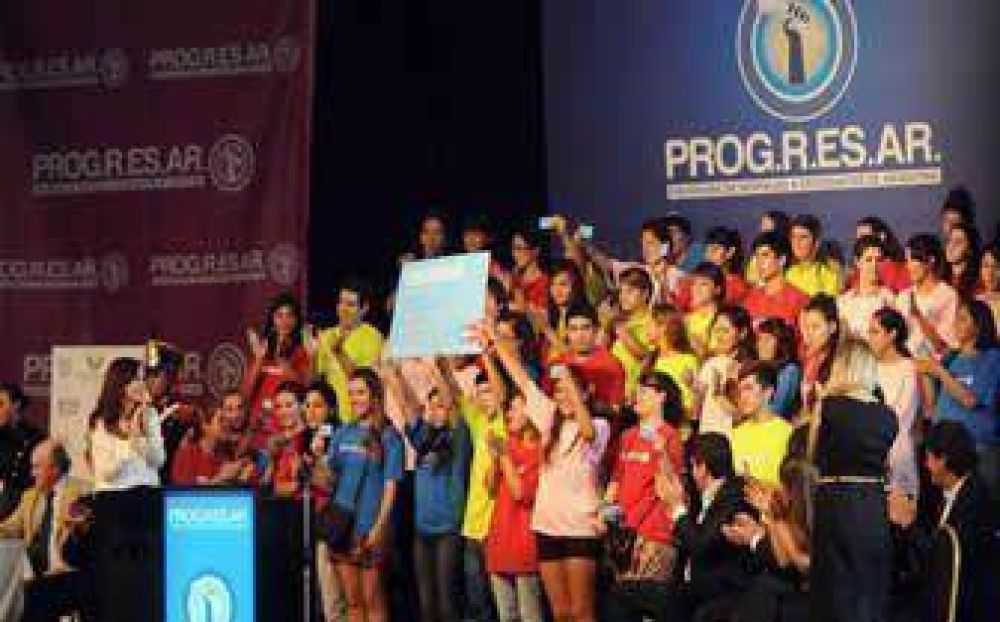 J�venes tucumanos recibieron el primer pago del plan Progresar