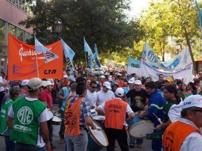 Estatales se movilizaron en Santa Rosa
