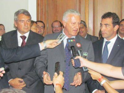 FR:Diputados quieren m�s pista ante la prensa